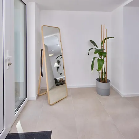 Modern In Wine Town - Apartament